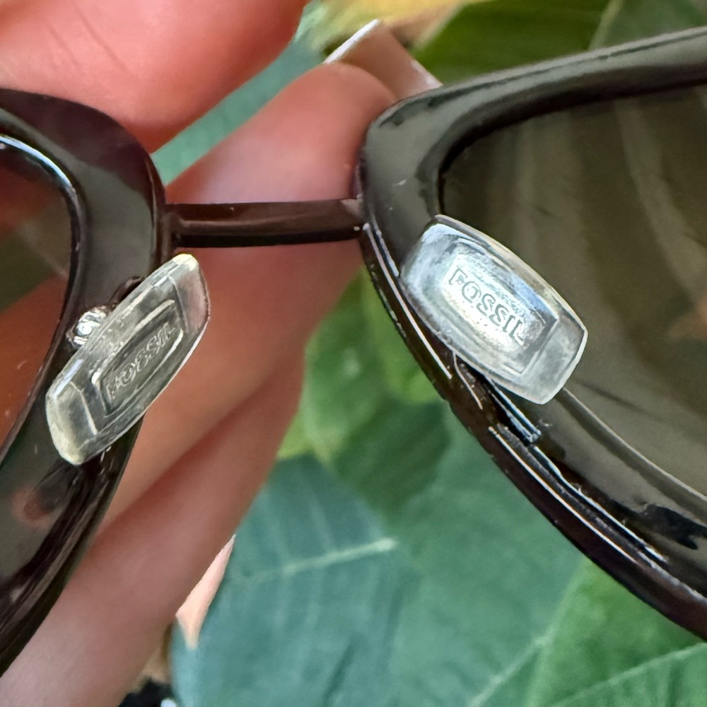 Tortoiseshell Fossil Sunglasses - image 6